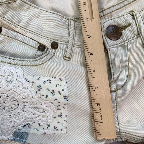Free People Patchwork Light Wash Denim Shorts Crochet Lace 25 24 Raw Hem Cutoff - Picture 11 of 11